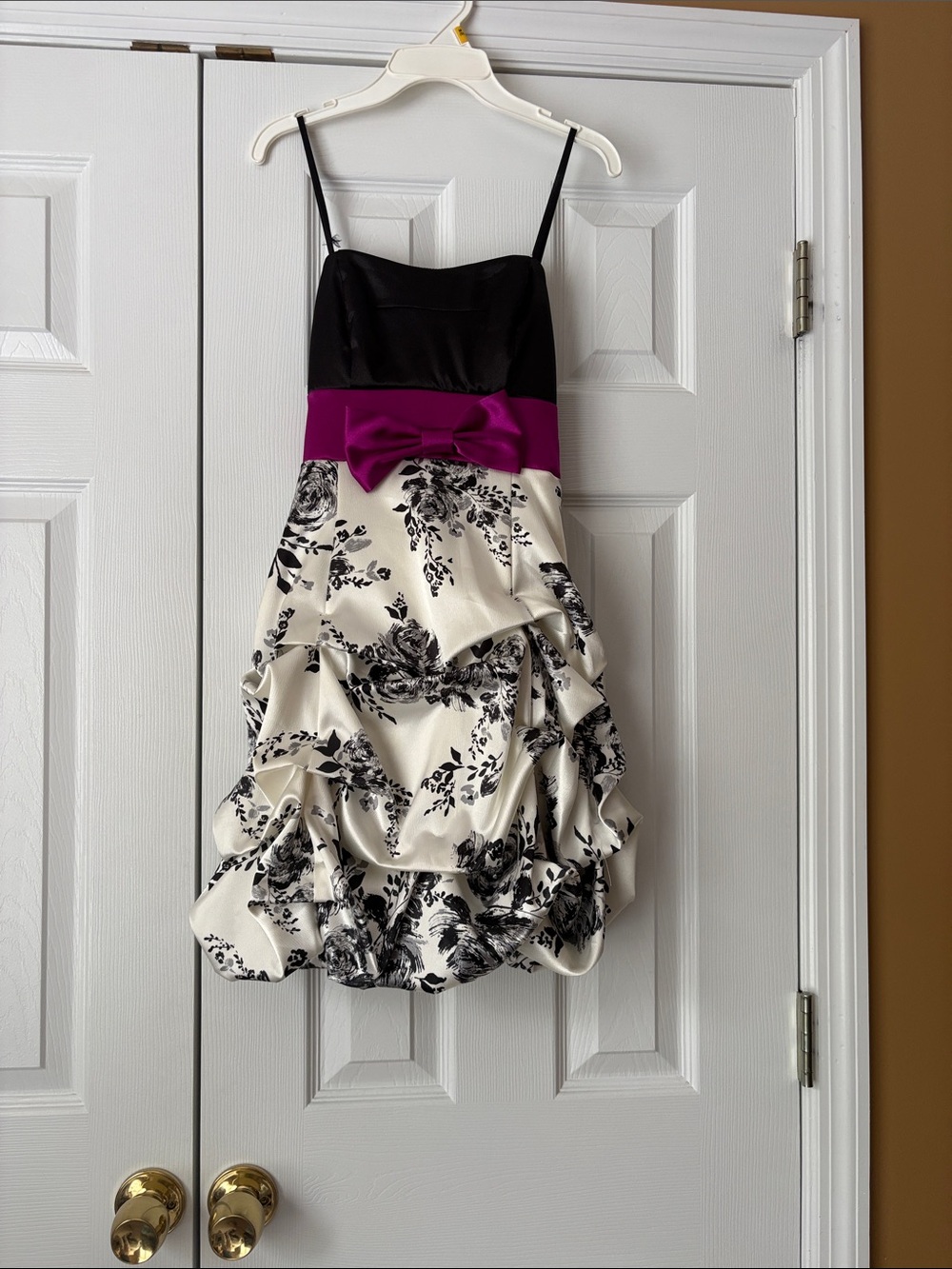 Deb Black & White Floral Dress with Magenta Bow Size: Junior 5